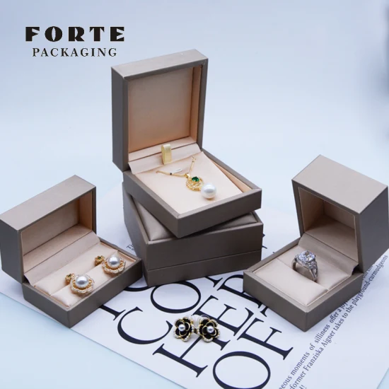 Forte 2022 Luxe Discreet PU 가죽 빈티지 보석 포장 핫 스탬핑 사용자 정의 로고 목걸이 포장 로고가있는 반지 보석 상자